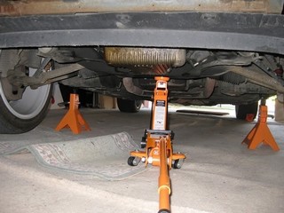 Установка авто на колодки хранение легкового автомобиля зимой в гараже