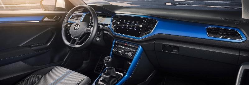 Интерьер кроссовера Фольксваген Т-Рок Volkswagen T-Roc и российская цена